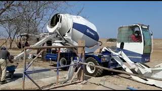 40m3 selfloading concrete mixer works in PeruHormigonera autocargable de 40m3 trabaja en Perú [upl. by Intyre]