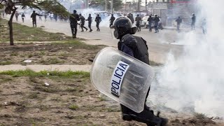 Manifestação em Luanda termina em violência [upl. by Steffin]