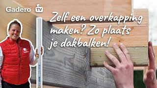 Zelf een overkapping maken Zo plaats je dakbalken [upl. by Aicilaana]