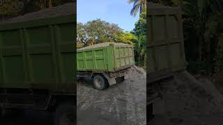 dam truk besar hijau bongkar krikil [upl. by Ahselet]