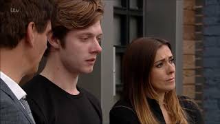 Coronation Street  The Police Talk To Robert About Chesneys Stabbing [upl. by Ilera]