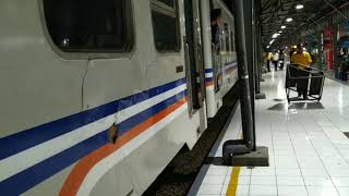 KA Gumarang Datang Stasiun Semarang Tawang Diiringi Musik Gambang Semarang dan Berangkat Lagi [upl. by Emor]