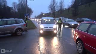 Vilniaus policijos reidas Ukmergės gatvėje A juostos pažeidėjų stabdymas [upl. by Ganiats]