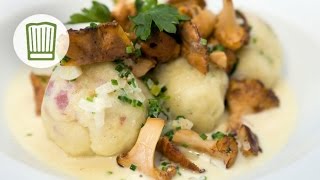 KartoffelSpeckknödel mit Pfifferlingen in Rahmsoße chefkoch [upl. by Atekin]