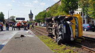 Stau nach Unfall am Wasserturm in Halle [upl. by Ocsic26]