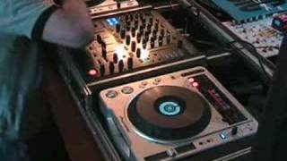 DJ BEAT MIXING TUTORIAL ON A SET OF CDJ TURNTABLES [upl. by Coridon]