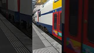 zwischen S16 und S3 Nach Zürich airport und Wetzikon ZH In Stadelhofen SBB [upl. by Elmira]