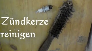 Zündkerze reinigen  Zündkerze Roller Mofa Rasenmäher sauber machen [upl. by Wilkison]