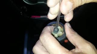 Ford Ranger XLT 22 GEAR SHIFTER KNOB REMOVAL TAGALOG VERSION [upl. by Anida843]