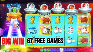 INVADERS RETURN From The PLANET MOOLAH Slot Machine BONUS 🦜BIG WIN 🦜67 FREE GAMES 😳 [upl. by Uda]