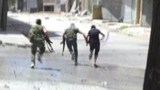 Syrie violents combats de rue bombardements à Alep [upl. by Aiuqram]