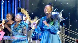 The Vine  Inyang Enkulu ft Soweto Gospel Choir amp Everton Mlalazi Live in Sandton [upl. by Aluap]