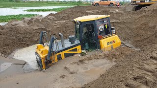 Skills for Psychological Recovery Bulldozer SHANTUI DH17 Stuck In Deep Sand Safety Work [upl. by Namlas]