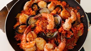 Kimchi Fried Rice with Seafood Haemul kimchi bokkeumbap 해물김치볶음밥 [upl. by Aicenet]