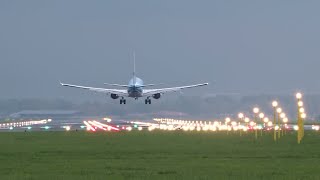 Landingen op de Polderbaan  Luchthaven Schiphol op een grijze natte dag [upl. by Aenotna]