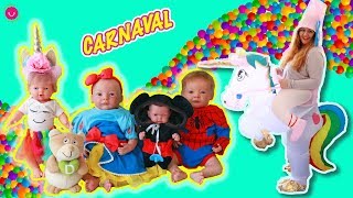 Lindea y los bebés celebran el CARNAVAL 🦄¡Me disfrazan de UNICORNIO [upl. by Nirrok433]