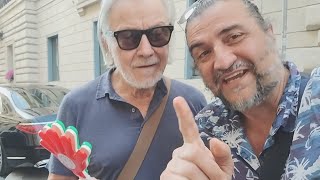 Harvey Keitel a Roma saluta i fan col Salutatore HelloMan [upl. by Leinnad]