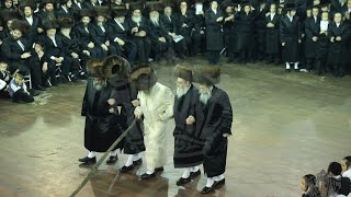 Satmar Rebbe R’ Zalmen Leib Dancing Mitzvah Tantz At His Grandson’s Wedding [upl. by Kiraa713]