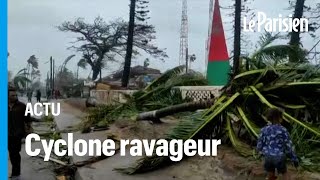 Madagascar  le cyclone Batsirai fait 10 morts et des dizaines de milliers de déplacés [upl. by Nila136]