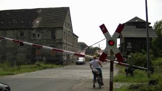 BÜ Oschersleben quotFabrikstraßequot  WSSBAnlage [upl. by Sigler]