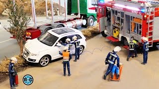 RC AUDI Q5 SUV CRASH amp Firefighters ACTION [upl. by Nnylidnarb577]