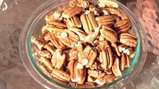 THE EASIEST WAY TO SHELL AND CRACK PECANS UNDER 30 SECONDS [upl. by Renrut]