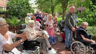 03072020 Bewoners Baan Gouda bij Draaiorgel De Lekkerkerker [upl. by Graehme560]