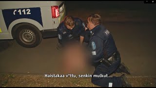 Poliisit  Venäläismies painii poliisien kanssa [upl. by Derfla387]