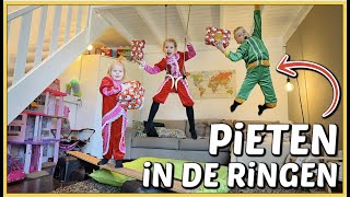 SLiNGERENDE PiETEN MET PAKJES DOOR DE KAMER 🎁  pieten spelletjes  Bellinga Vlog 2640 [upl. by Neuburger]