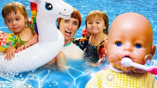 Disfrutemos la piscina con la pequeña Bianca y sus juguetes Vídeos de bebés para niños en español [upl. by Nero]