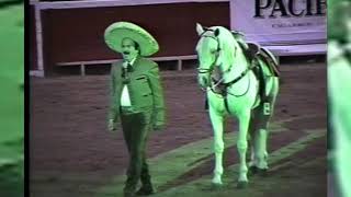 UN PUÑO DE TIERRA  ANTONIO AGUILAR  en vivo  EN LA MONUMENTAL DE MORELIA con banda [upl. by Wallraff]