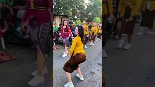 Kebaya Kuning Meresahkan 😂 karnaval soundhoregsurabaya [upl. by Kcirdef]