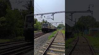 Shrill horn 📯 Ghaziyabad WAP7 leading Chozhan Super Fast amp crossing its pair Chozhan [upl. by Aldarcie978]