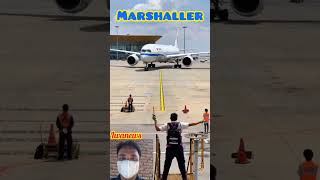 marshaller pesawat terbang viral videoreaction shortvideo marshall [upl. by Asare167]