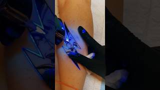 Mira estos tatuajes fluorescentes tatuajes curiosidades [upl. by Kenay763]