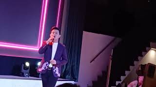 Marcelito Pomoy Live Concert Singing Perfect in English and Italian Language [upl. by Gant]